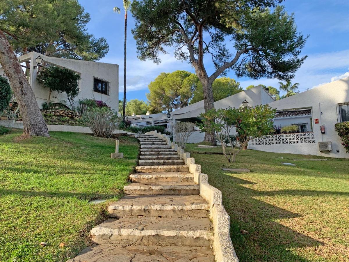 Bungalow With Large Terrace In A Quiet Park - Beach Nearby Sitio de Calahonda ภายนอก รูปภาพ